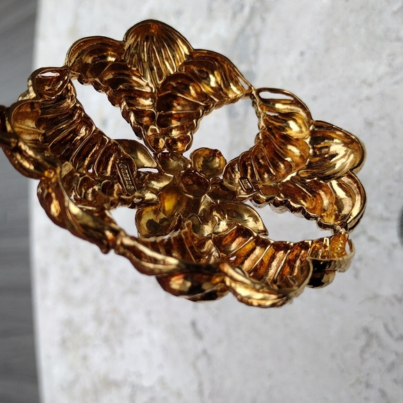 SUBSTANTIAL SOLID 18K Gold Hammered Maltese Cross Pendant - Picture 9 of 16